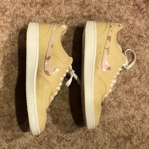 Nike Dunks - Women Size 9